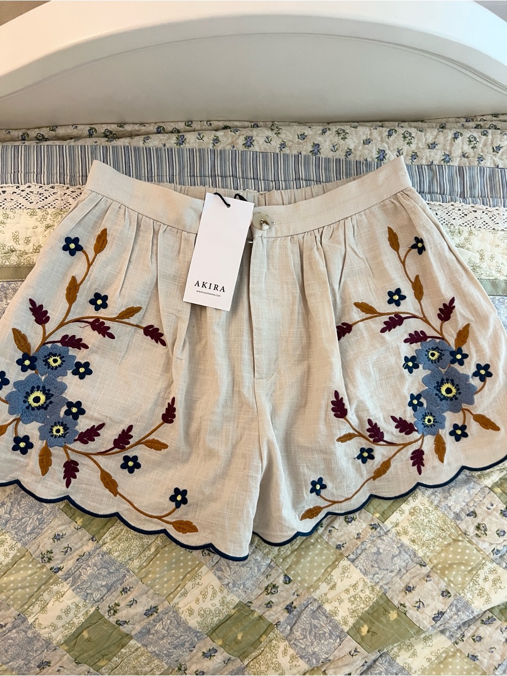 AKIRA Cream Linen-Look Embroidered Floral Shorts with Blue Flowers